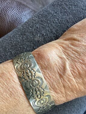 Bracelet Native American handmade and decorated from *NOT STERLING*
